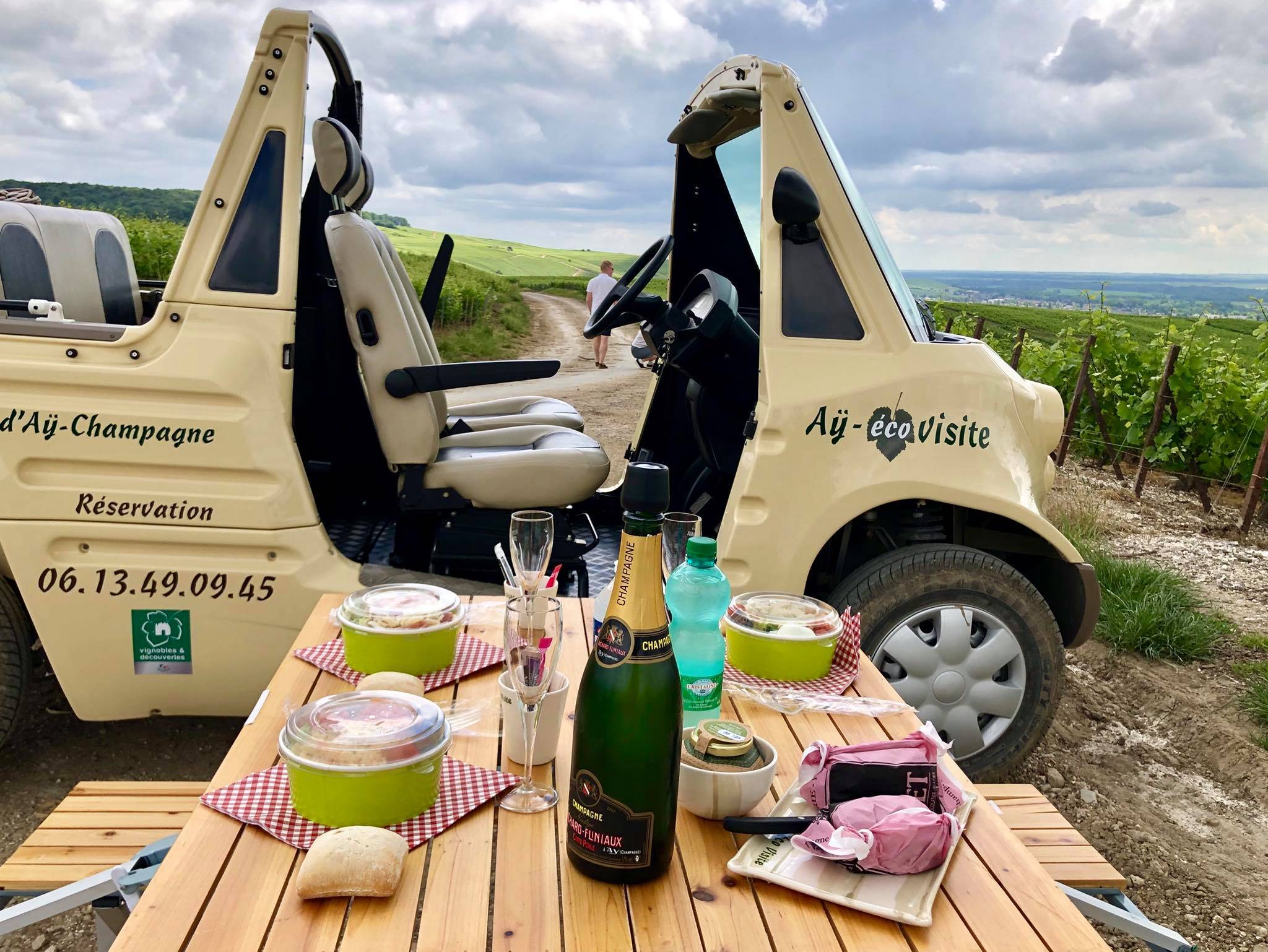Aÿ eco Tour | Picnic with Champagne