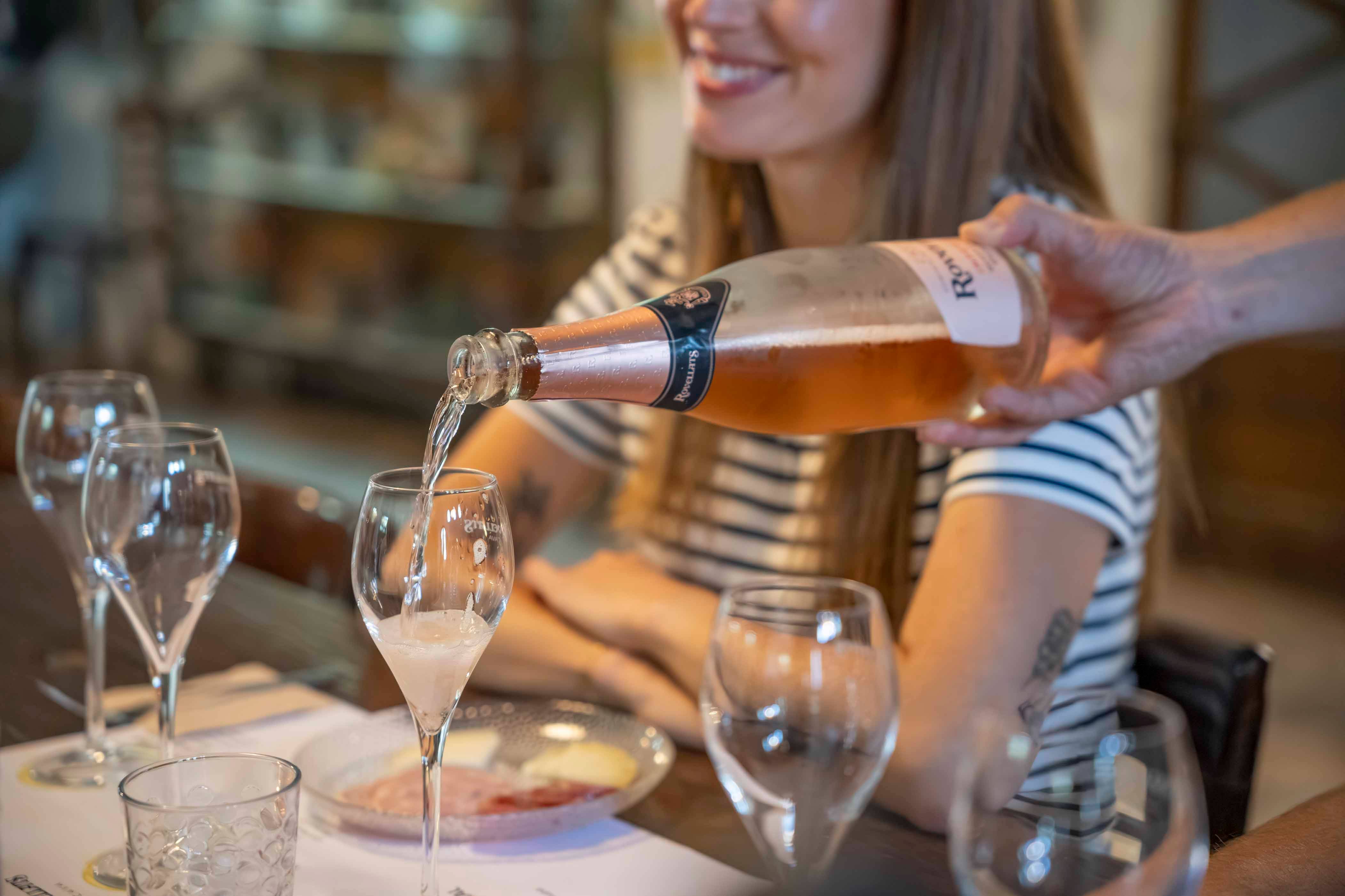 Café da manhã no jardim modernista, visita e degustação - Cava Rovellats - Winalist