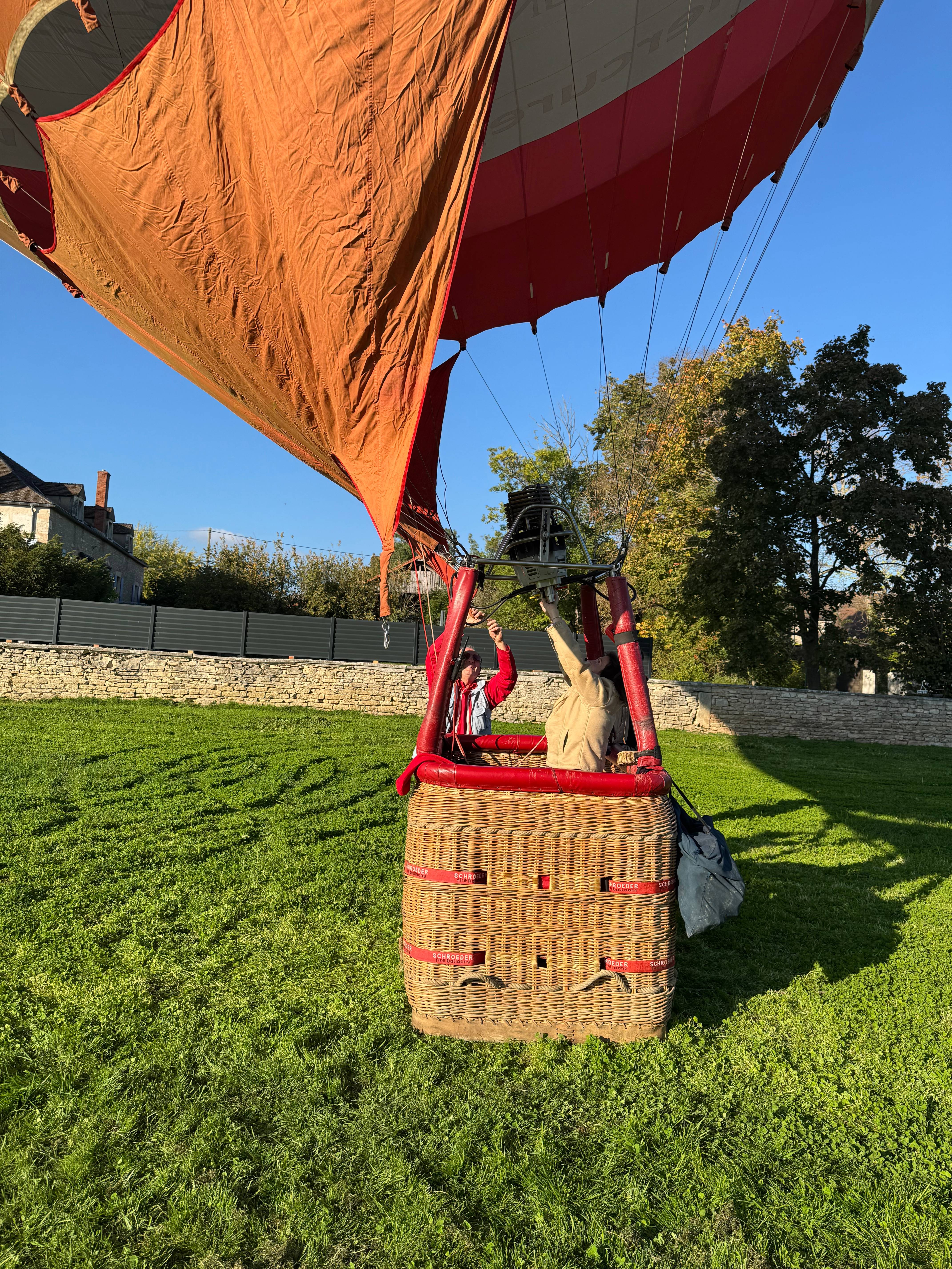 Volo in mongolfiera in Borgogna con un enologo