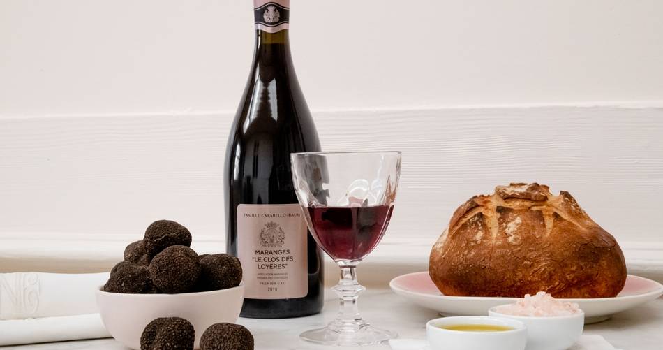 Château de Pommard Wine Tasting Tour wine tasting in a scenic setting.