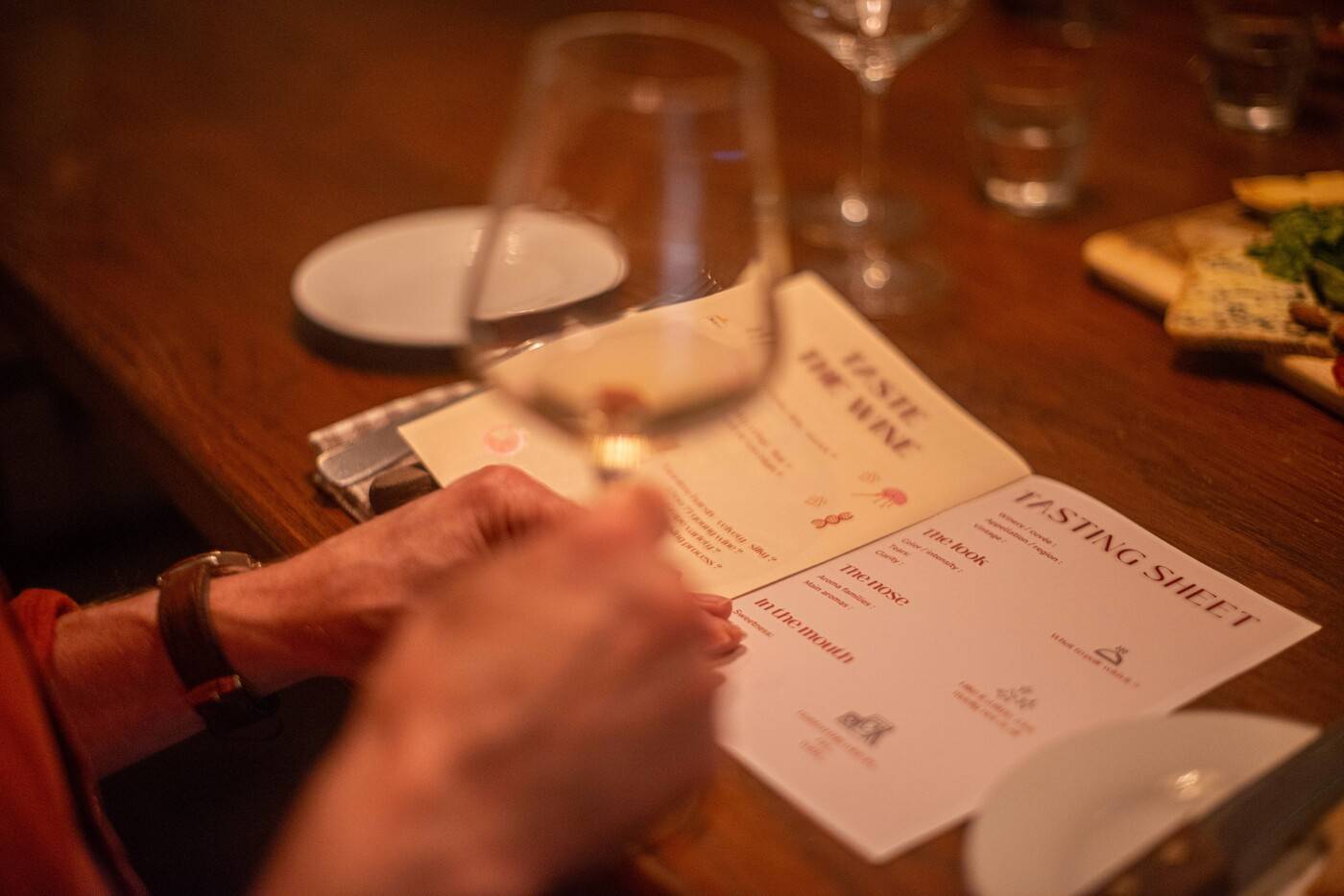 Le voyage sensoriel : Découvrez l'art de déguster - Les Voyages du vin - Winalist