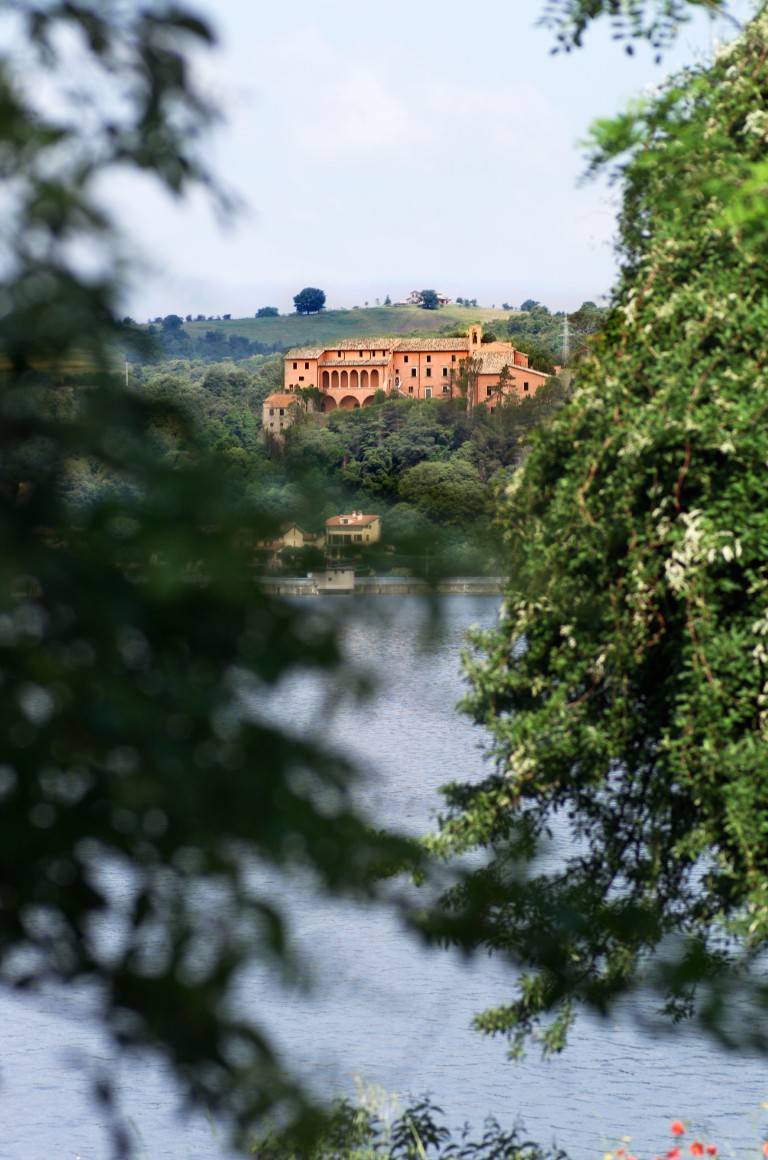 The treasures of the lake - Azienda Agricola Castello di Corbara - Winalist