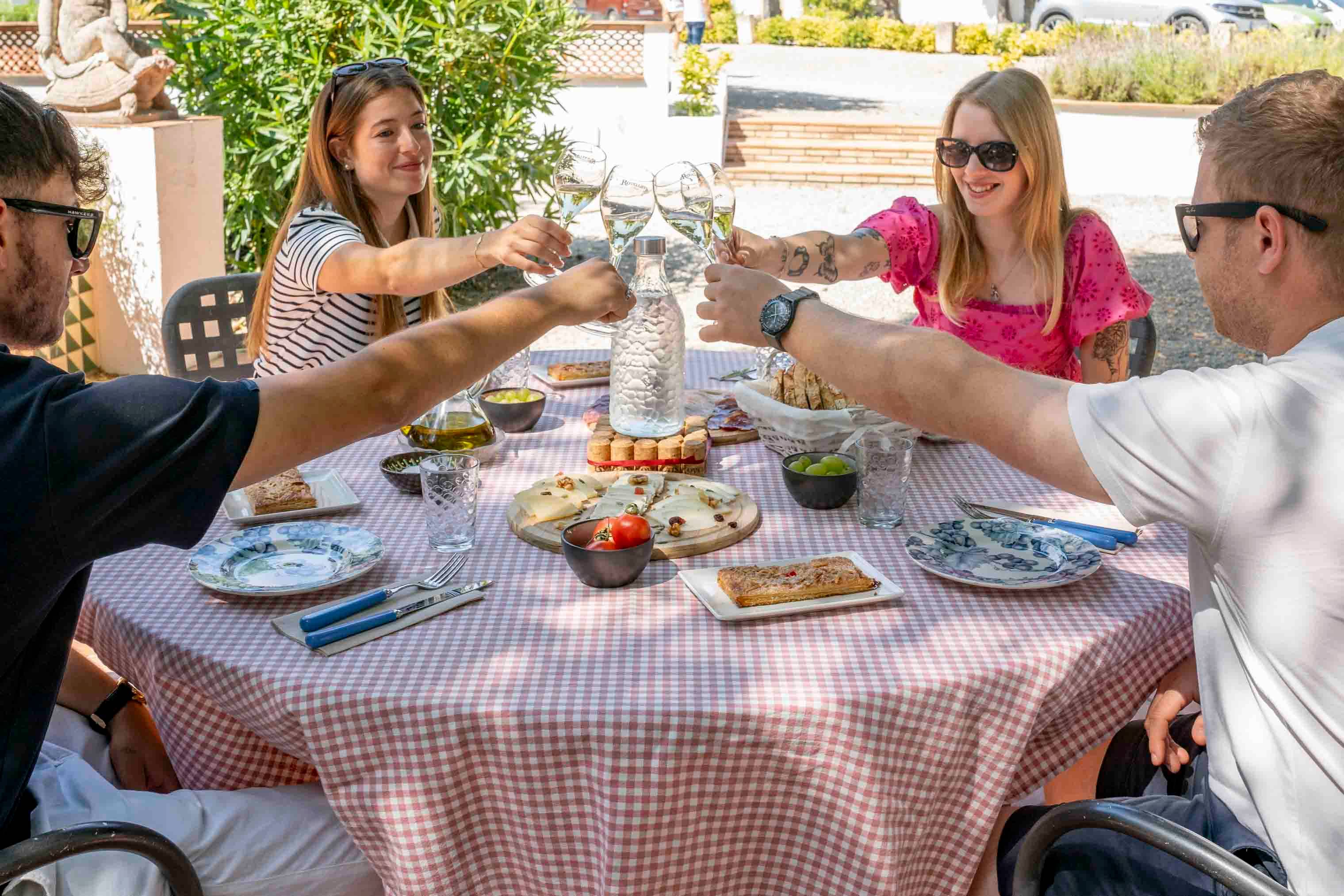 Brunch no jardim ou nas vinhas com visita e degustação - Cava Rovellats - Winalist