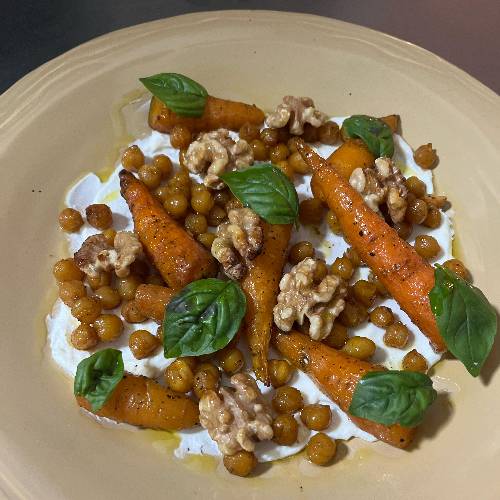 Degustazione di vini con stuzzichini mediterranei