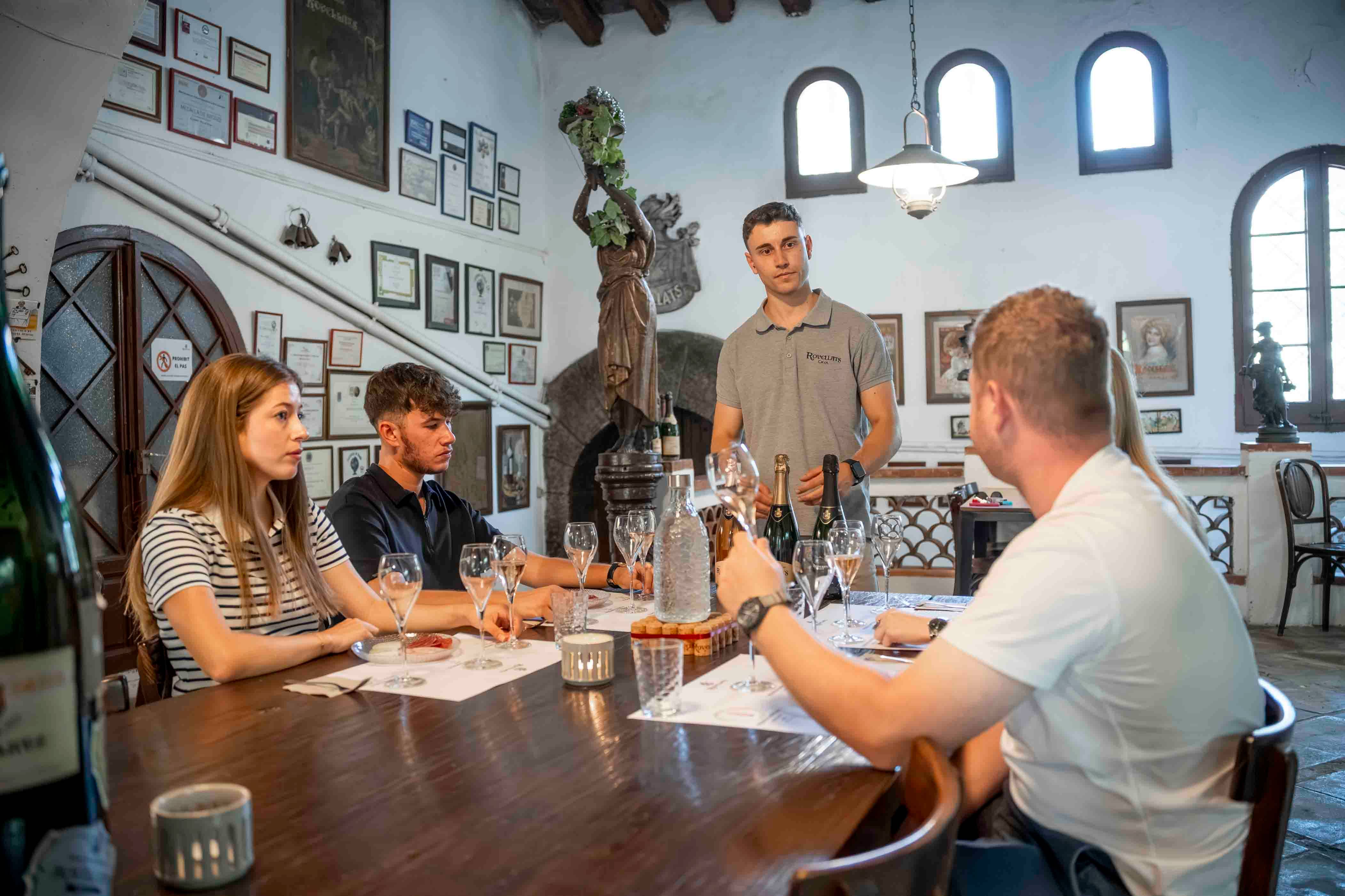 Café da manhã entre vinhedos, visita e degustação - Cava Rovellats - Winalist