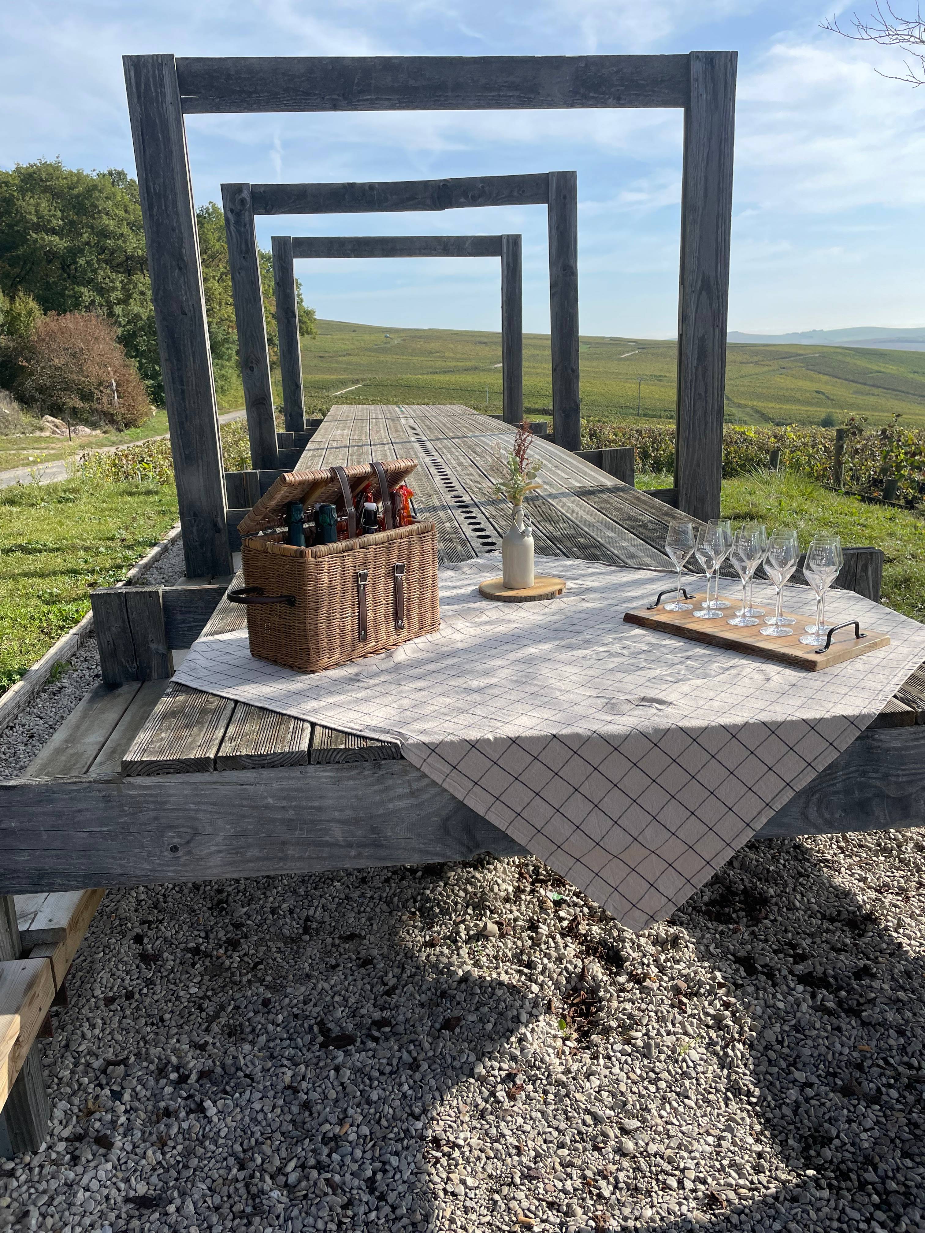 Getaway and Lunch at the foot of the vineyards