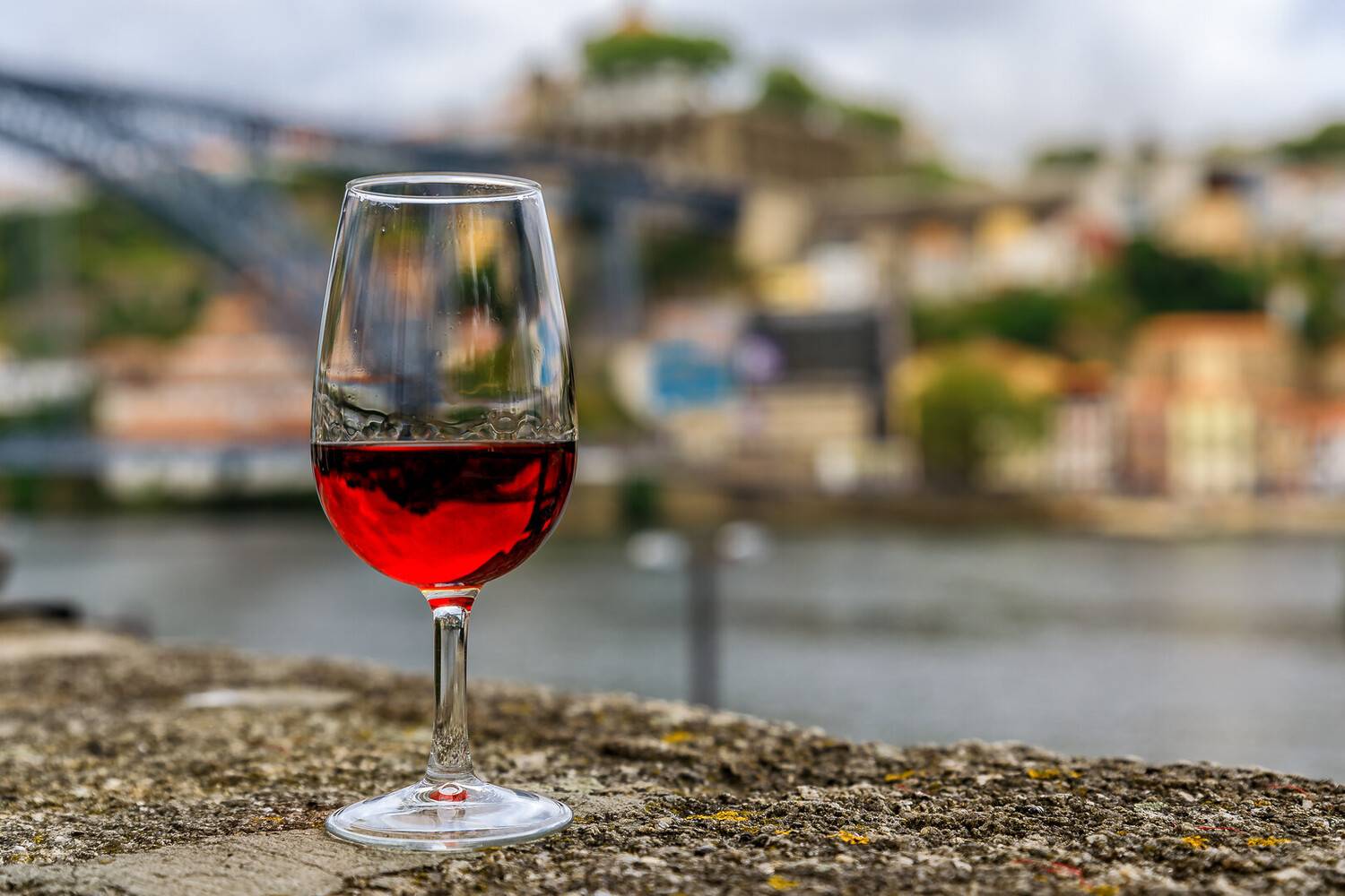 TOP 15 Best Wine Bars in Po...