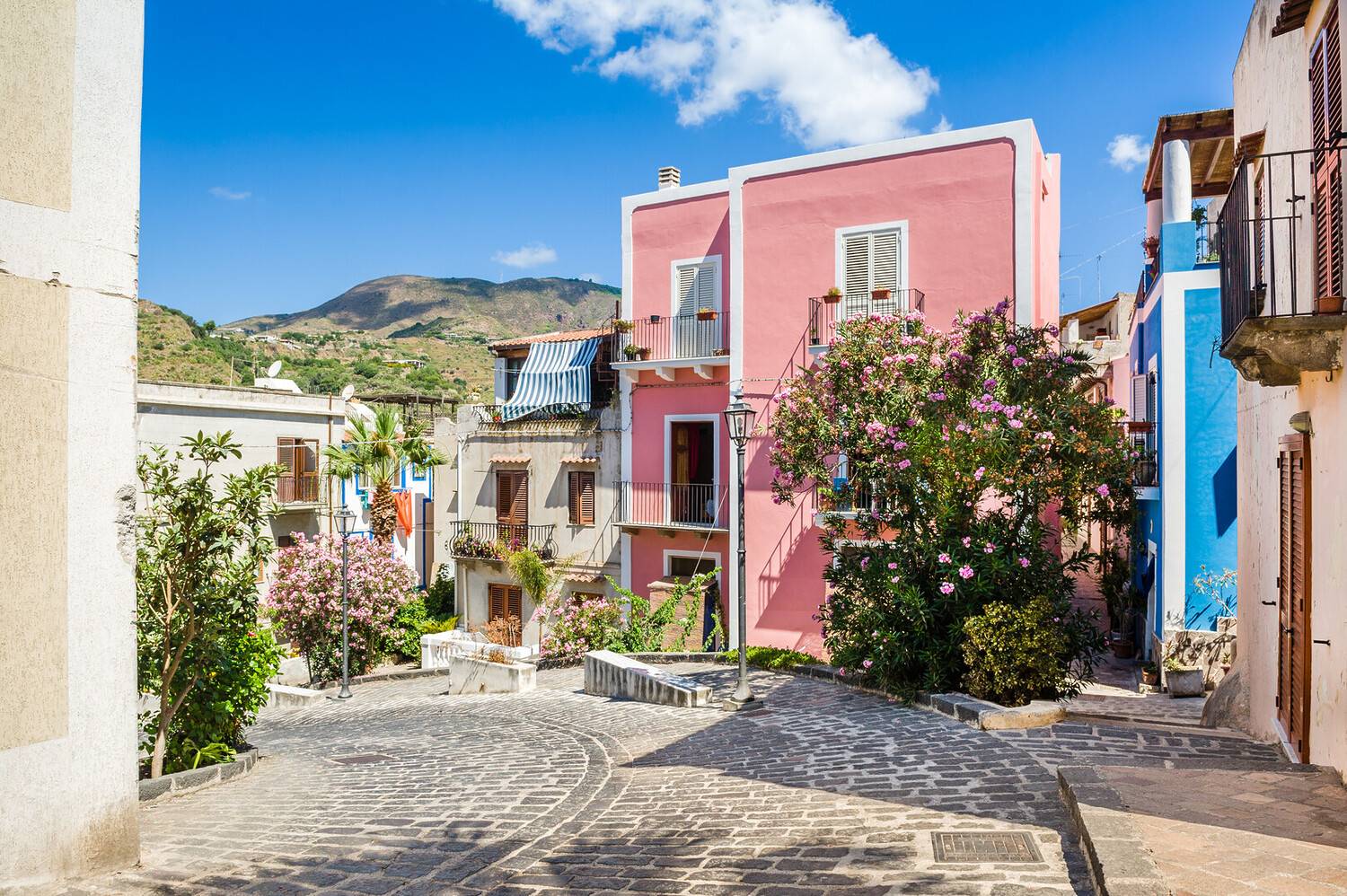 Visit Lipari Italy: Must-Se...