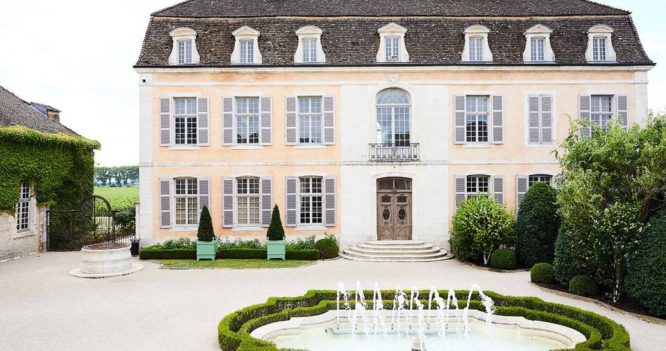 Château de Pommard Wine Tasting Tour wine and cheese pairing experience.