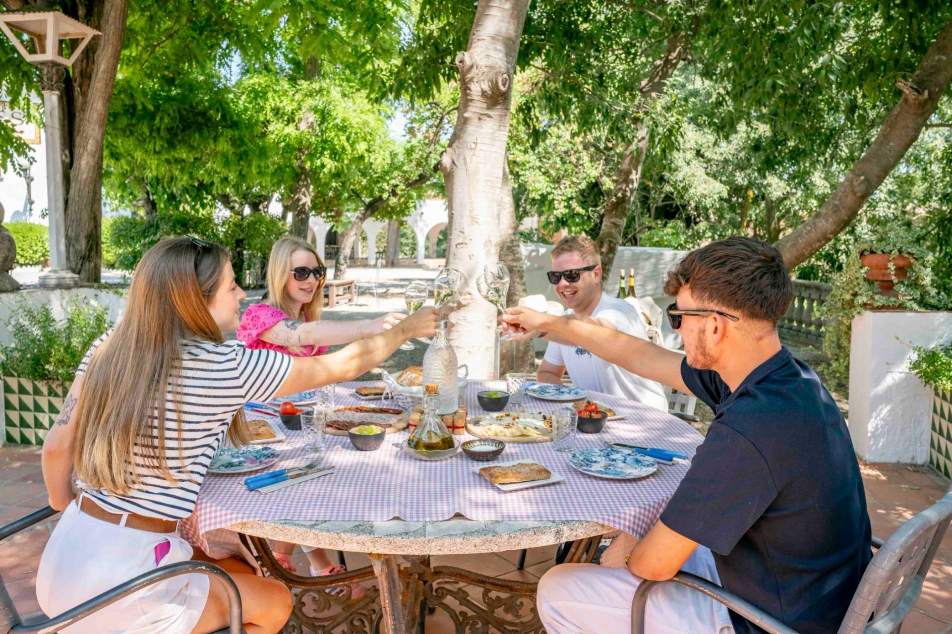 Café da manhã no jardim modernista, visita e degustação
