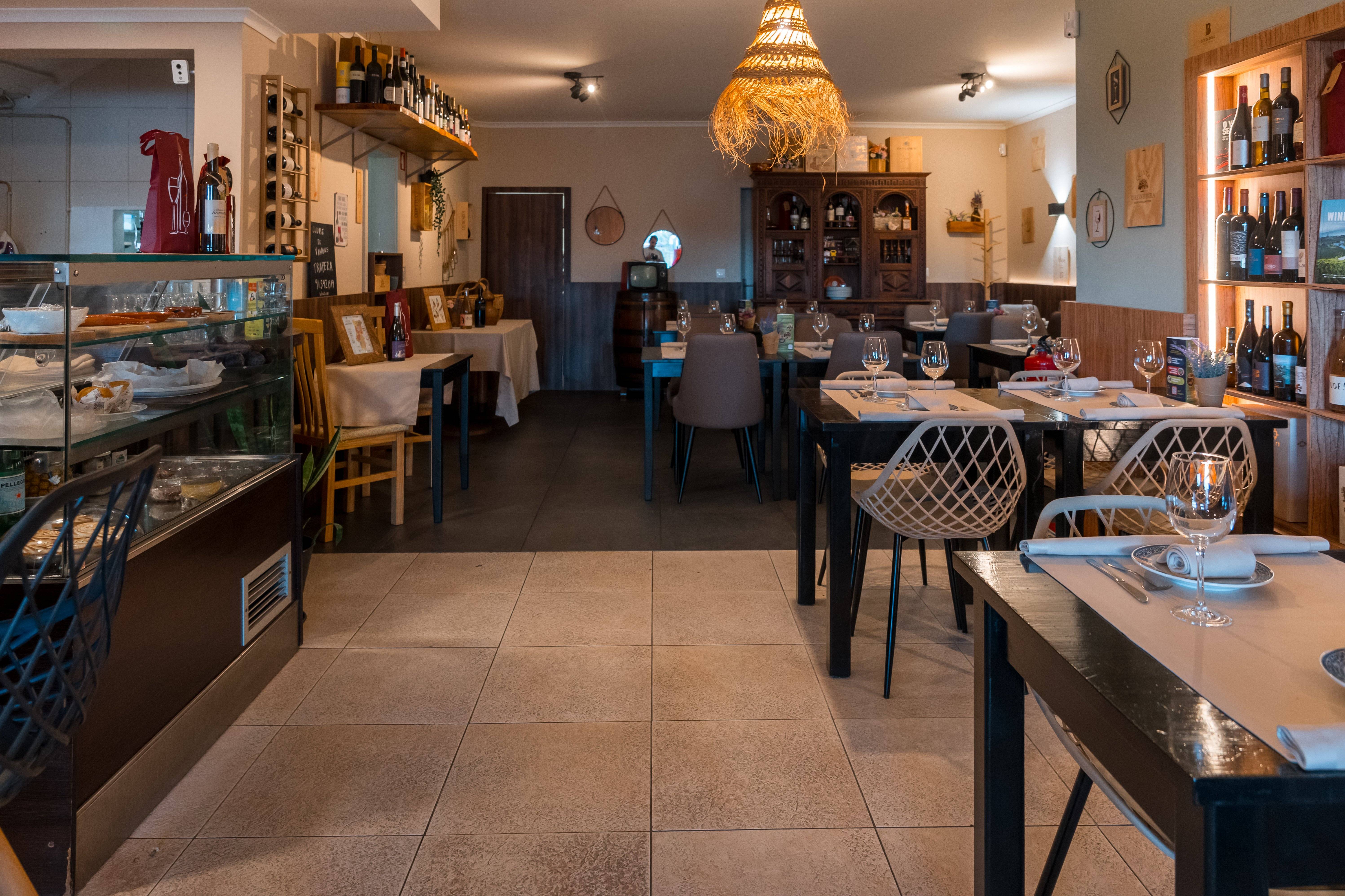 Degustazione di vini con stuzzichini mediterranei - Trapeza Vinoteca & Gastrobar - Winalist