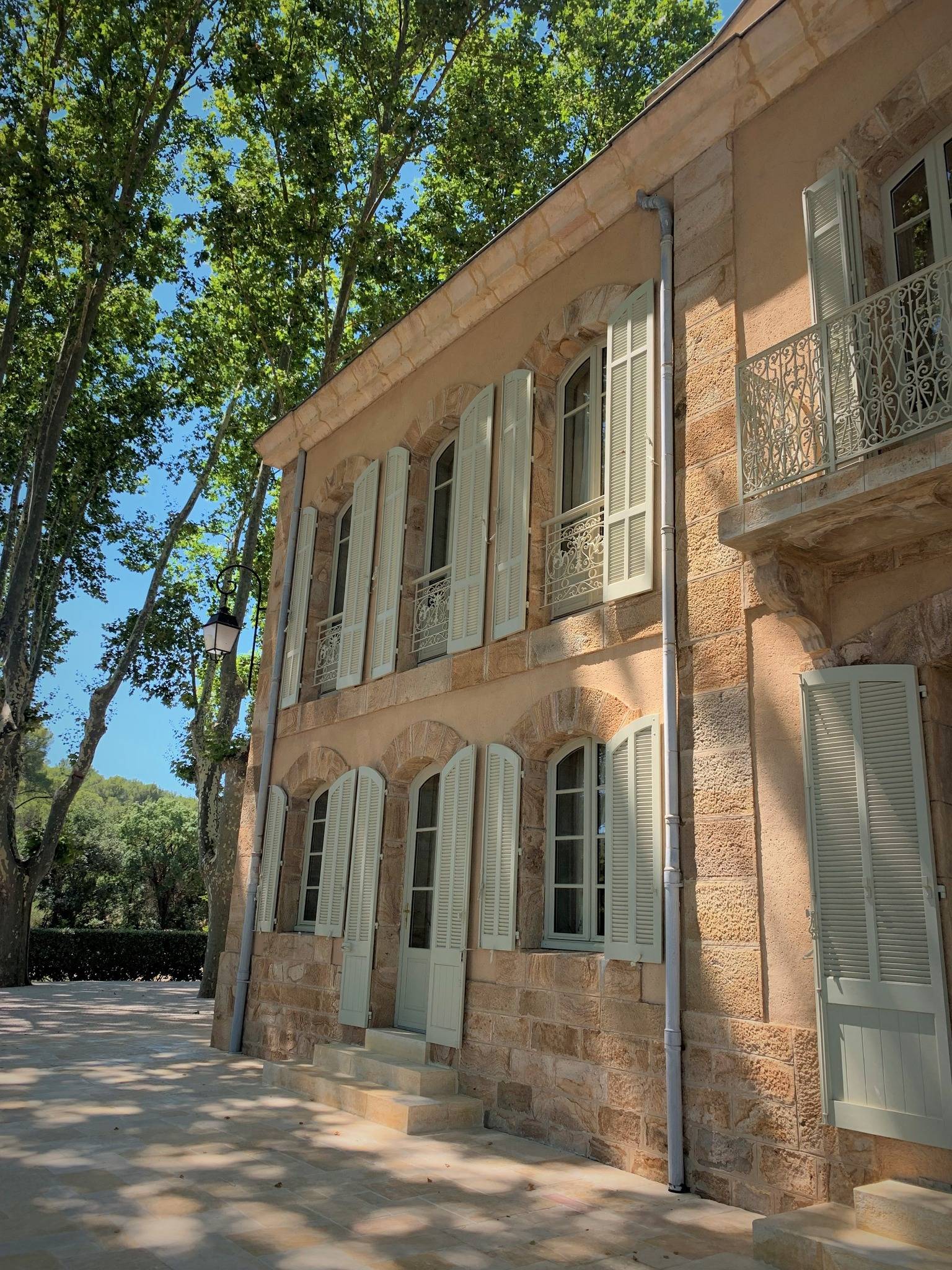 Zelfstandige rondleiding door de tuinen en wijnproeverij