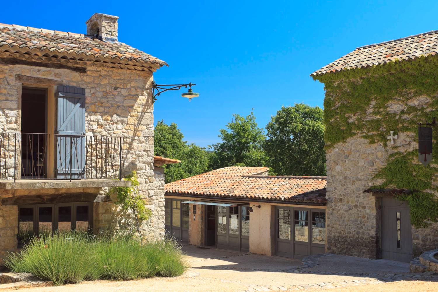 Top 10 châteaux viticoles en Provence à visiter cet été - 2026 - 14 - châteaux viticoles provence châteaux viticoles provence - Top 10 châteaux viticoles en Provence à visiter cet été - 2026 - 13